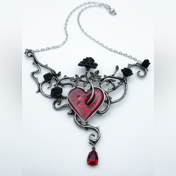 ❤️Alchemy of England The Blood Rose Gothic Red Heart Pendant Necklace - Picture 2 of 14